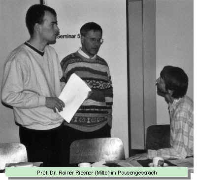 Prof. Dr. Rainer Riesner (Mitte) im Pausengespräch