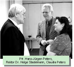 Pfr. Hans-Jürgen Peters, Rektor Dr. Helge Stadelmann, Claudia Peters